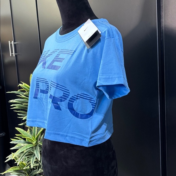 Nike The Nike Tee,Dri fit,loose fit,semi-crop,crewneck,logo,chest cotton/poly - Picture 2 of 6